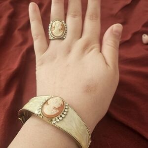 Elegant Gold and Cream Cameo Jewelry Set